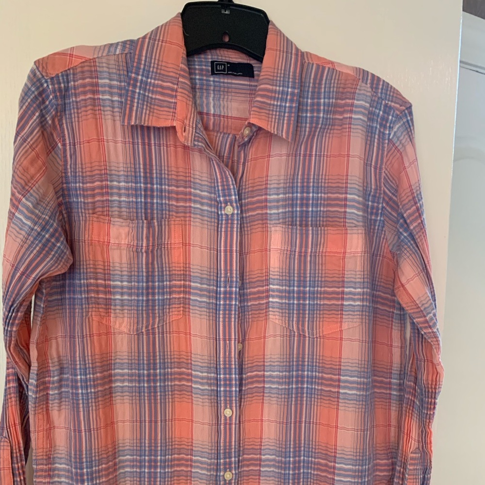 Gap soft, light weight summer shirt.